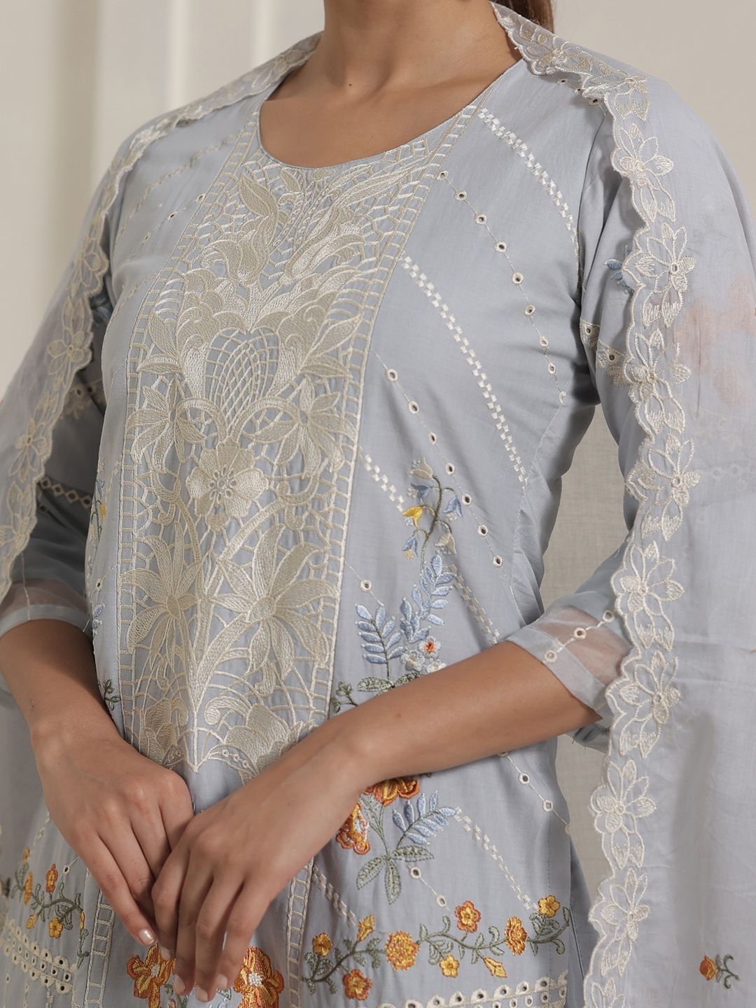 Women Floral Embroidered Regular Thread Work Pure Cotton Kurta with Trousers & With Dupatta