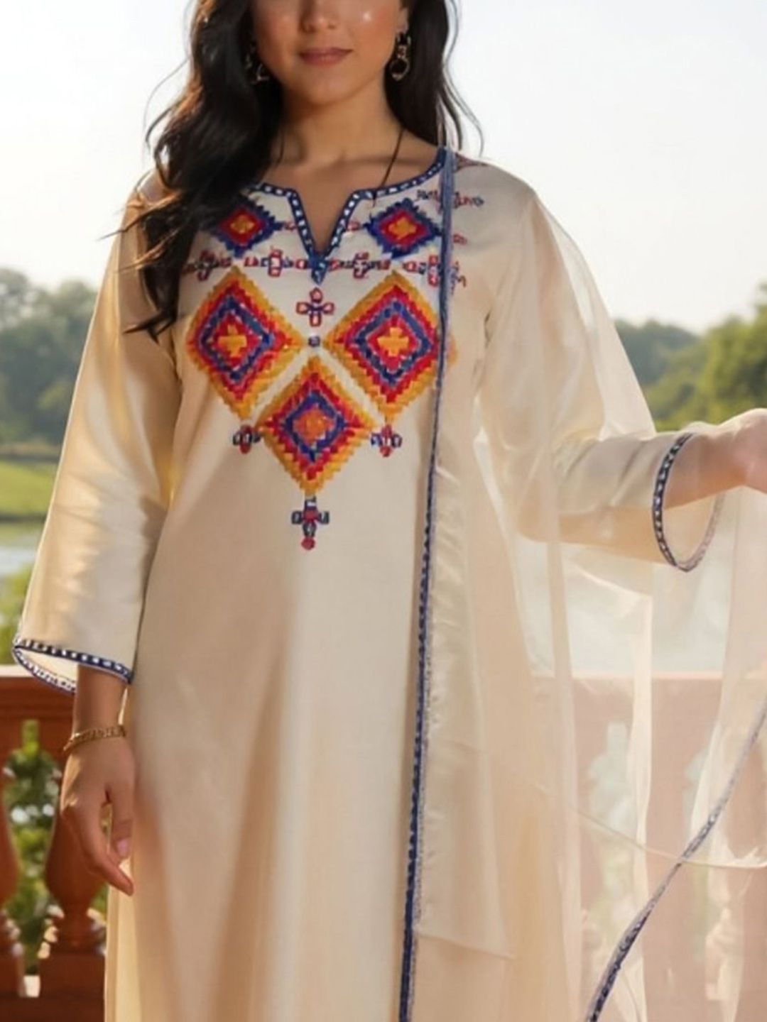 Women Embroidered Regular Thread Work Liva Kurta with Trousers & Dupatta