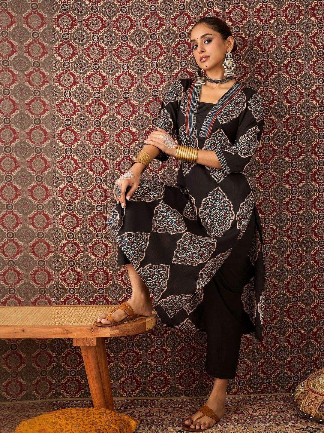 Women Ethnic Motifs Printed Cotton Kurta with Trousers