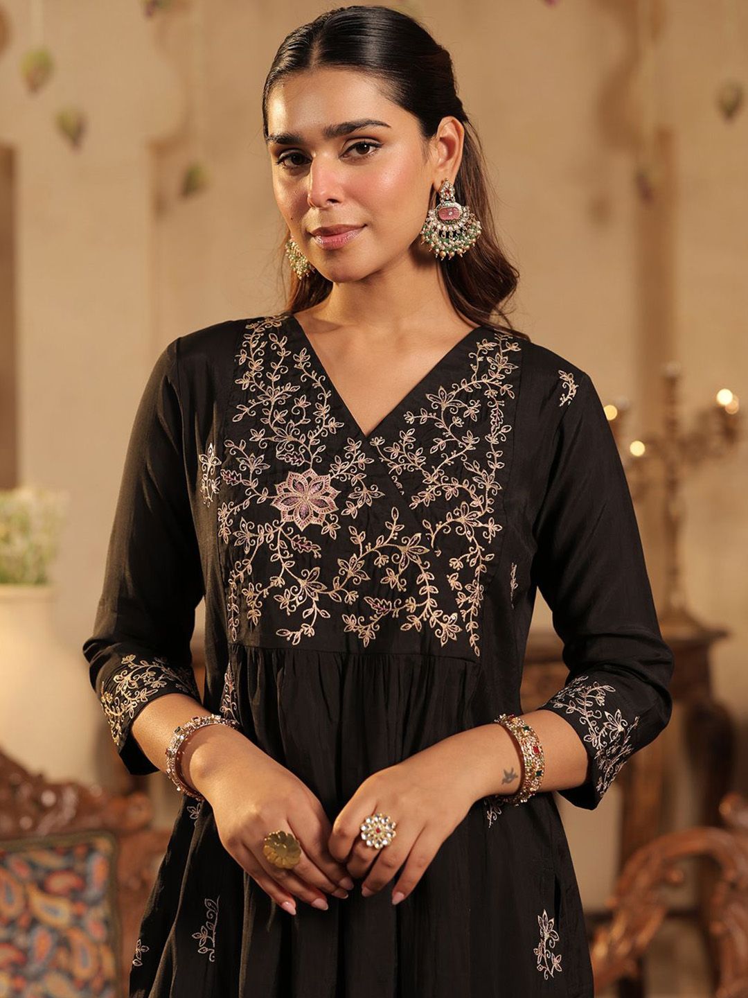 Women Ethnic Motifs Embroidered Kurta with Trousers
