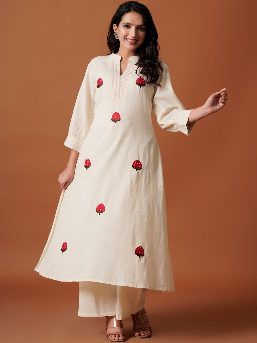Women Floral Embroidered Mandarin Collar Thread Work Cotton Kurta with Trousers