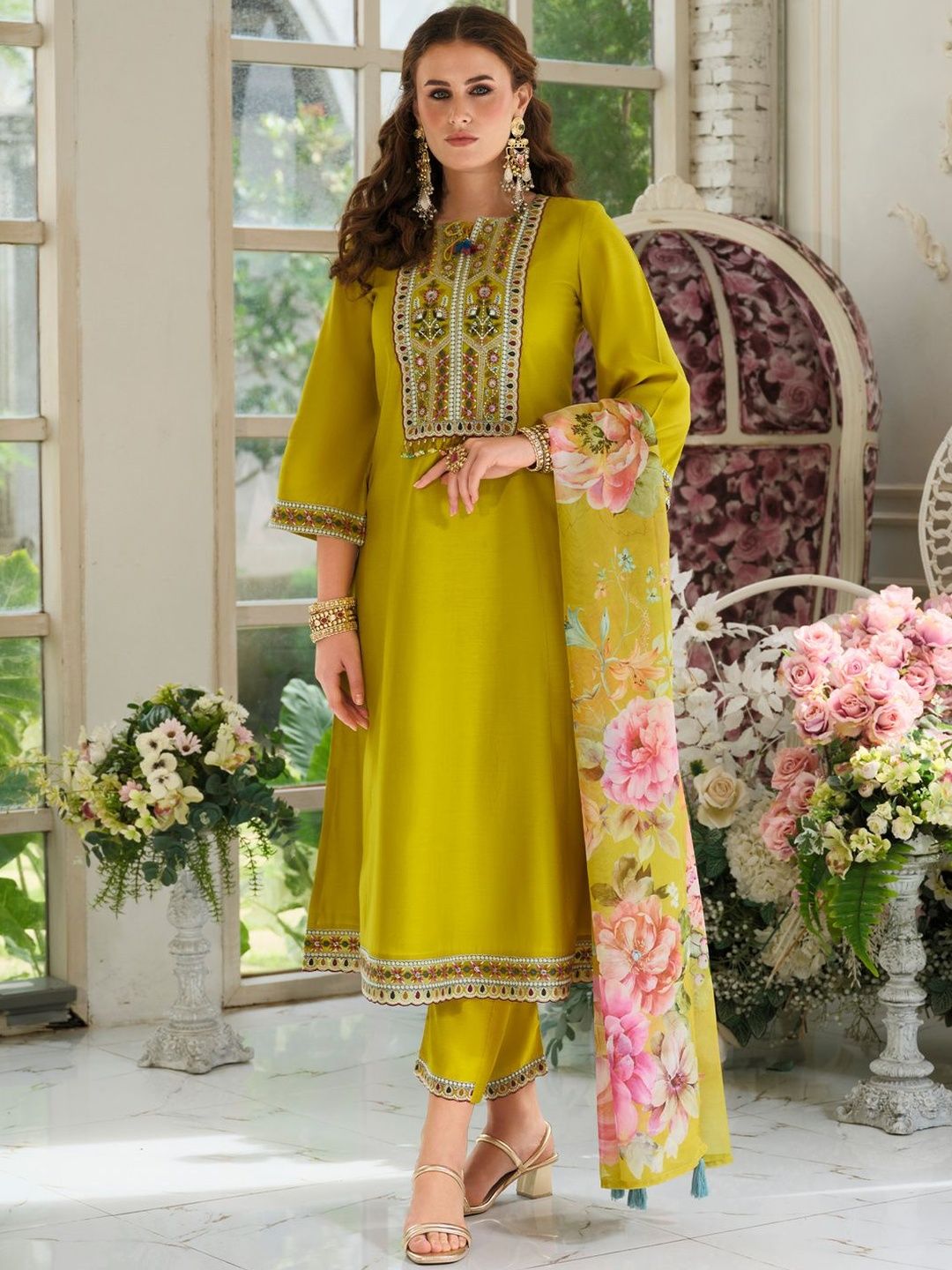 Women Embroidered Thread Work Kurta with Trousers & Dupatta