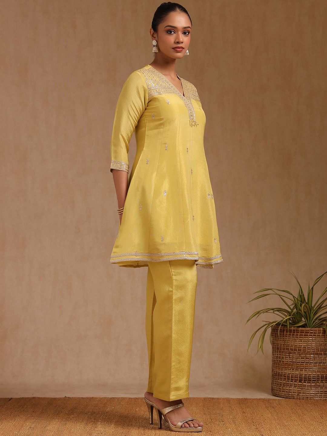 Dhiyona SO Women's Floral Embroidered Sequinned A-Line Kurta with Trouser