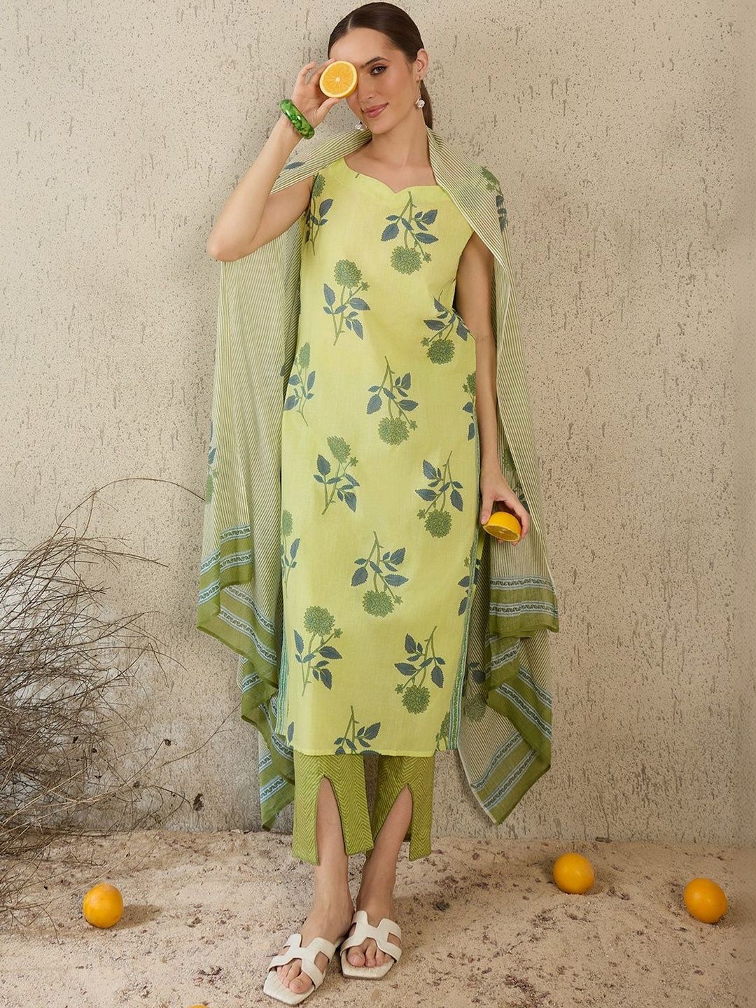 Women Floral Printed Regular Pure Cotton Kurta with Trousers & With Dupatta