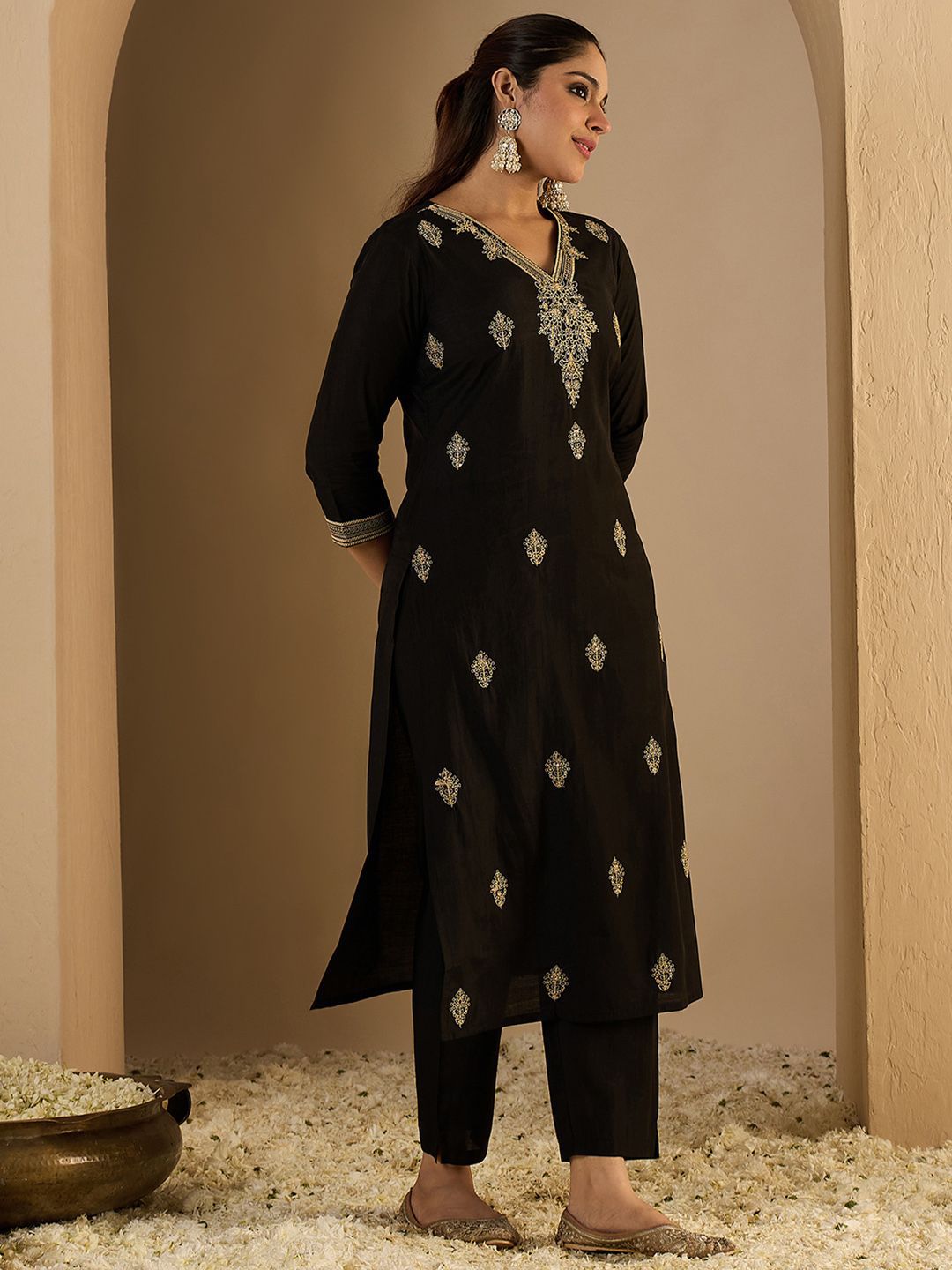 Dhiyona IE Embroidered Tunic With Trousers Co-Ords
