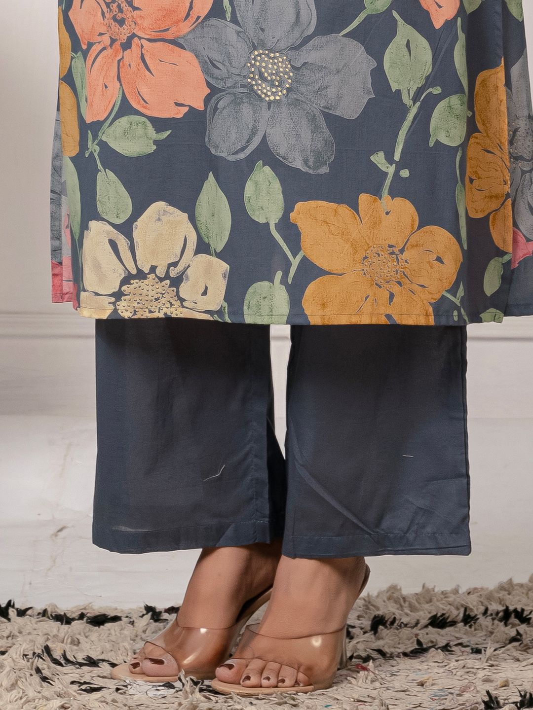 Dhiyona IE Floral Floral Printed Pure Cotton V-Neck Tunic With Trousers