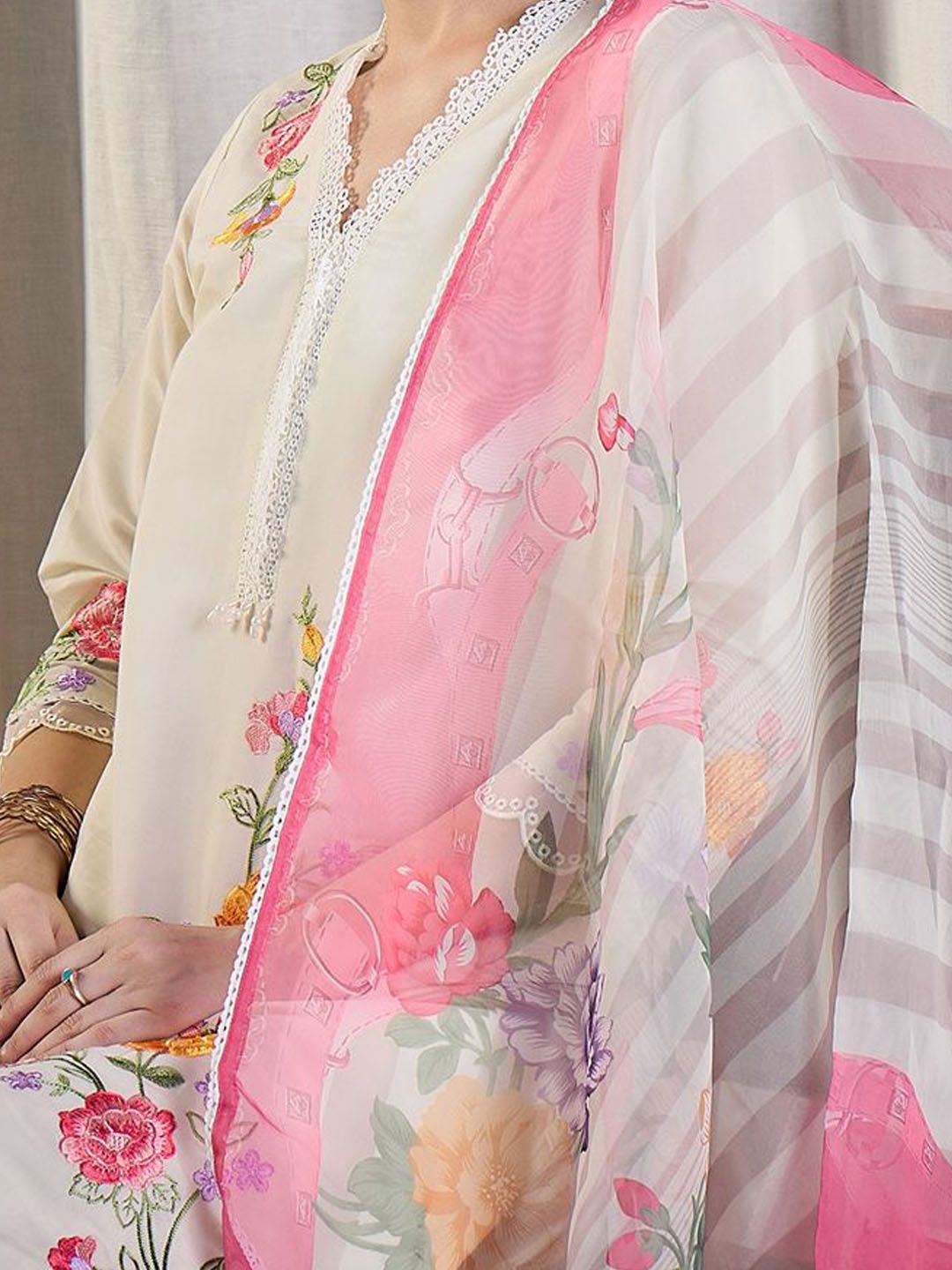 Women Floral Embroidered Kurta with Trousers & Dupatta