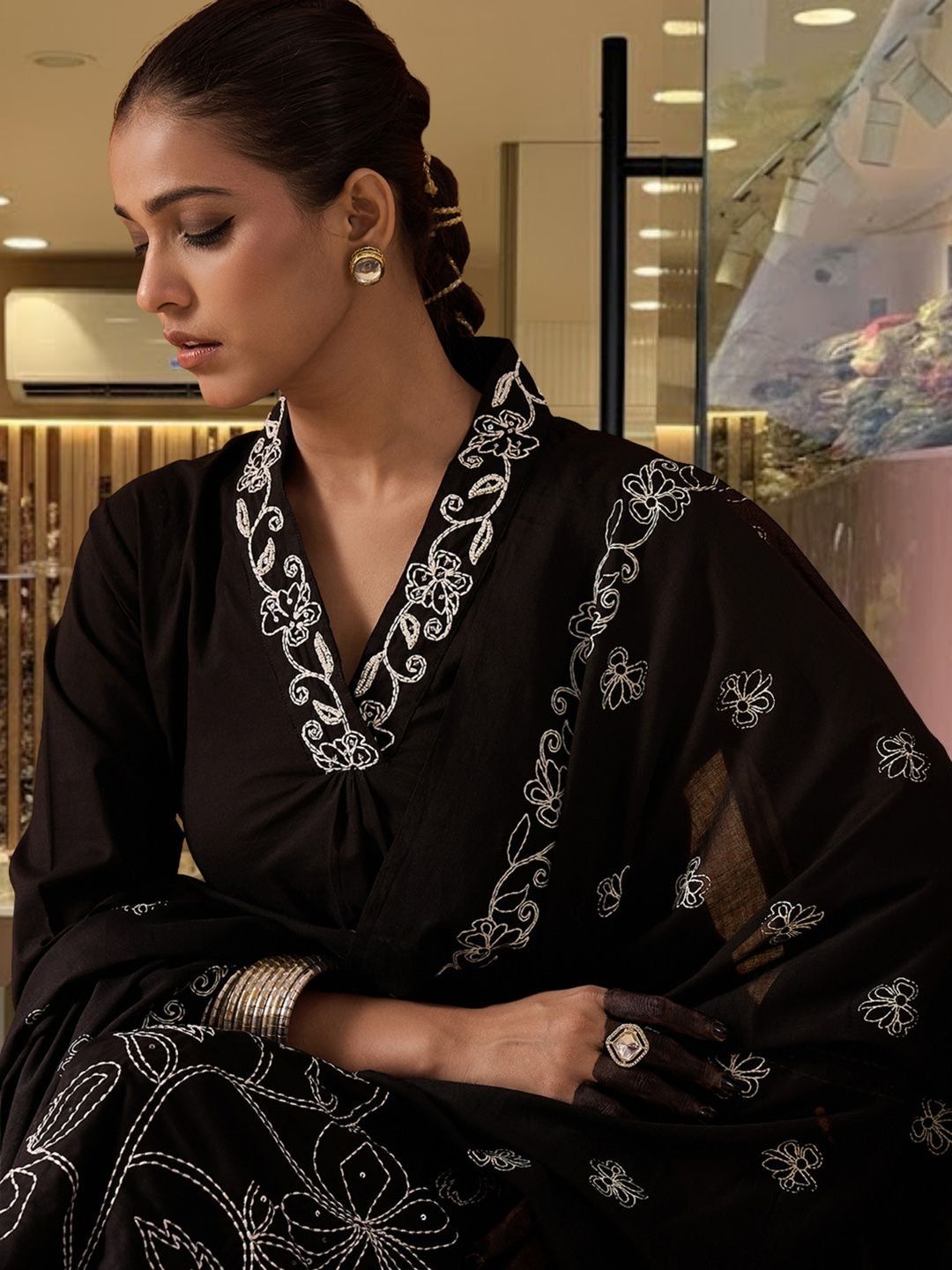 Women Ethnic Motifs Embroidered Regular Thread Work Pure Cotton Kurta with Trousers & With Dupatta