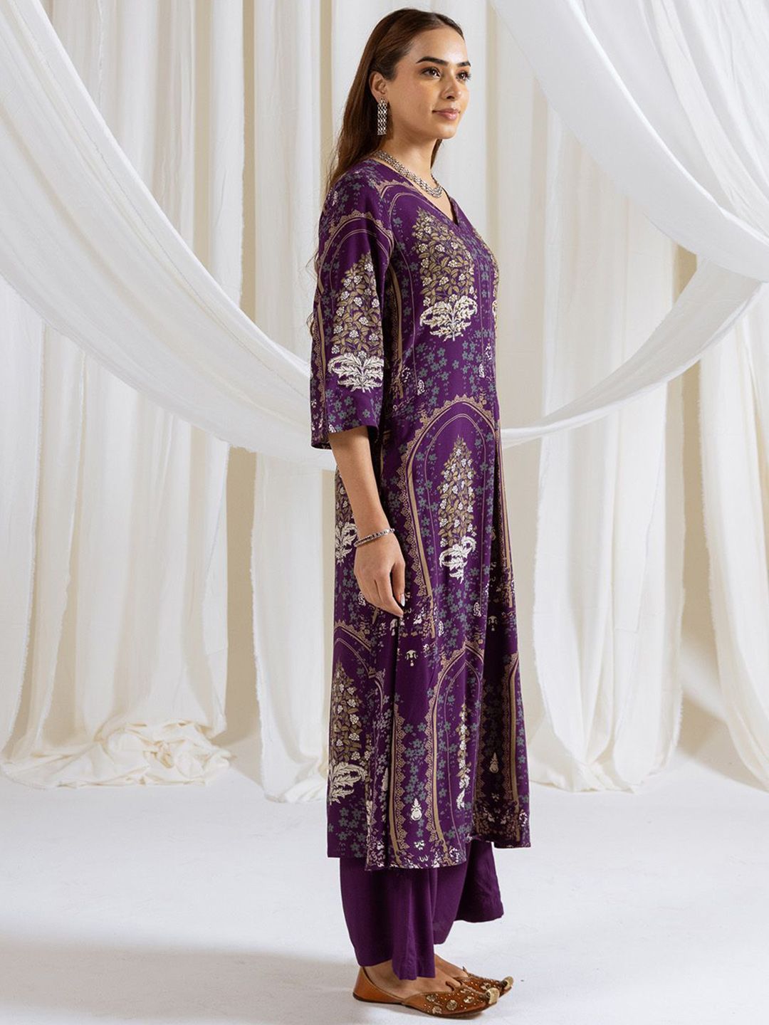 Dhiyona IS Women's Women Floral Printed Regular Kurta with Trousers