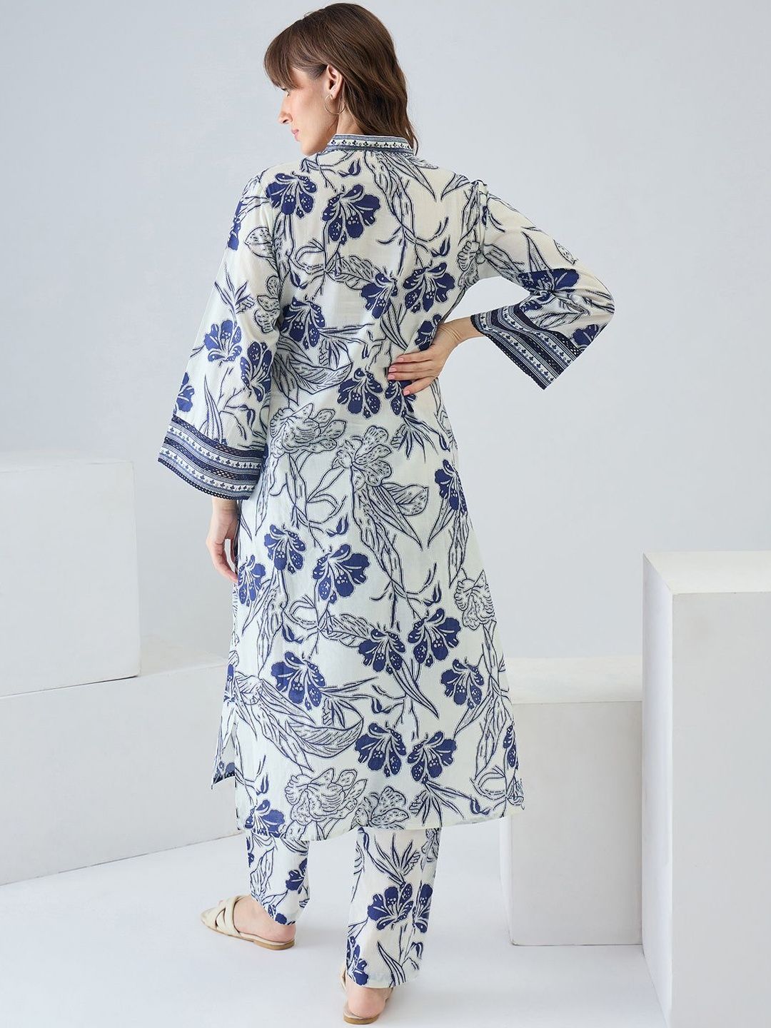 Women Floral Printed Regular Pure Cotton Kurta with Trousers