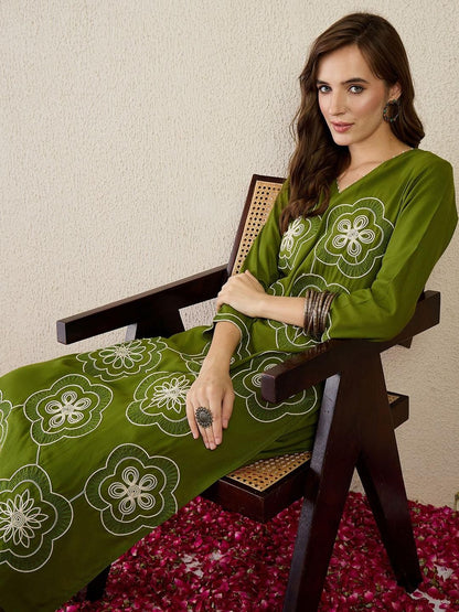 Dhiyona IE Embroidered V-Neck Straight Tunic & Trousers Co-Ords