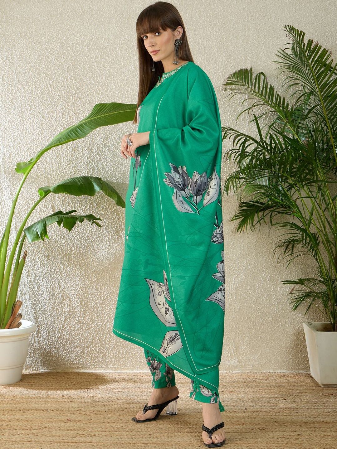 Women Floral Printed Regular Thread Work Kurta with Trousers & With Dupatta