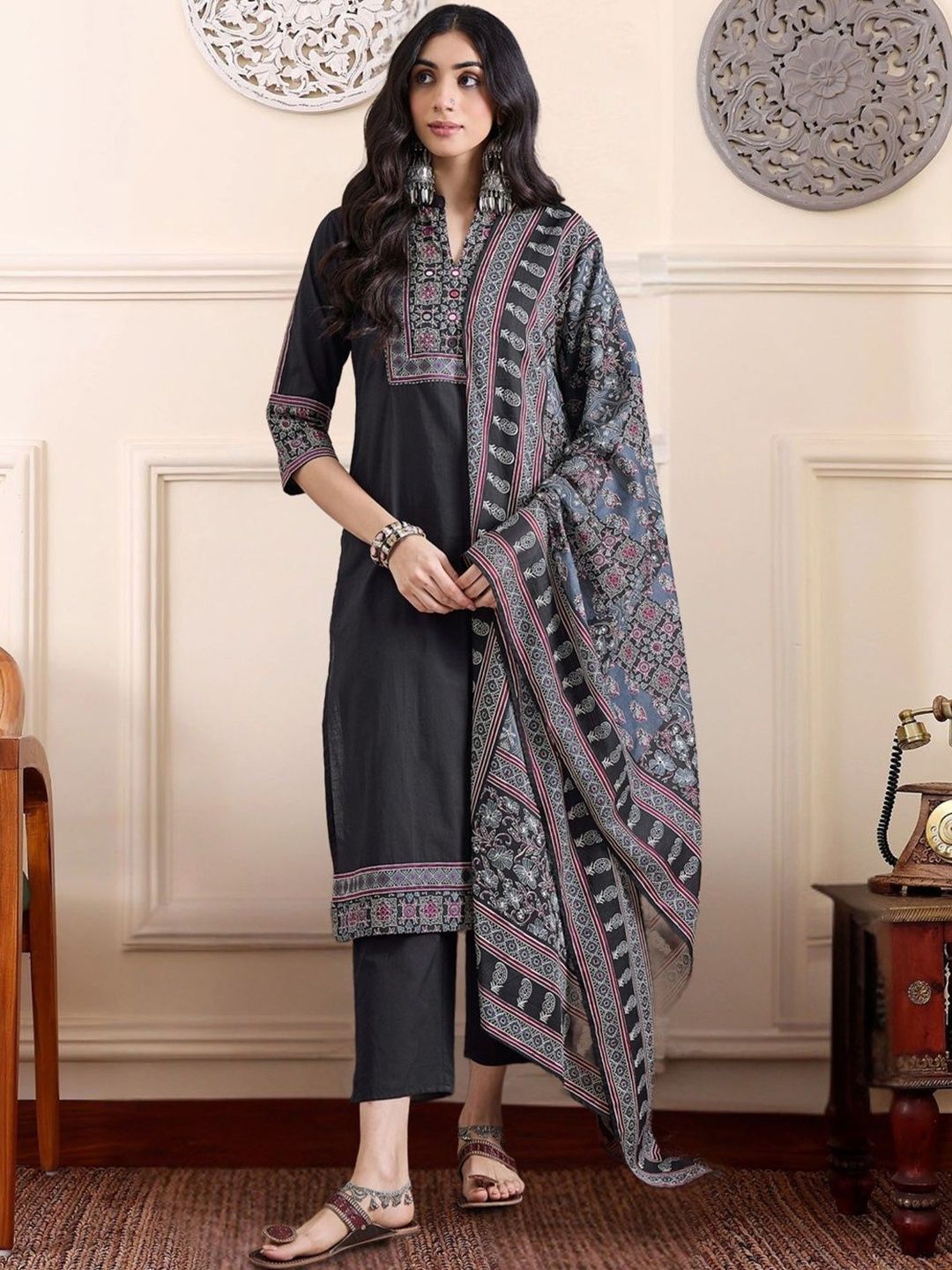 Women Ethnic Motifs Embroidered Regular Mirror Work Pure Cotton Kurta with Trousers & With Dupatta