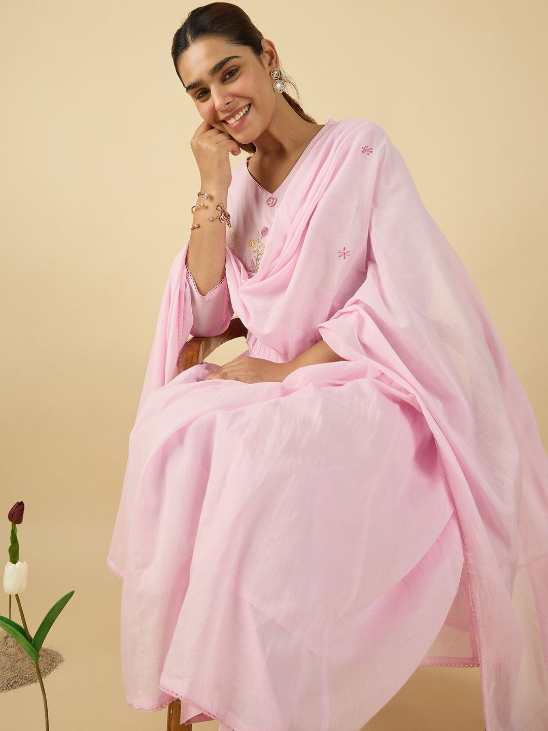 Women Embroidered Thread Work Pure Cotton Kurta with Trousers & With Dupatta