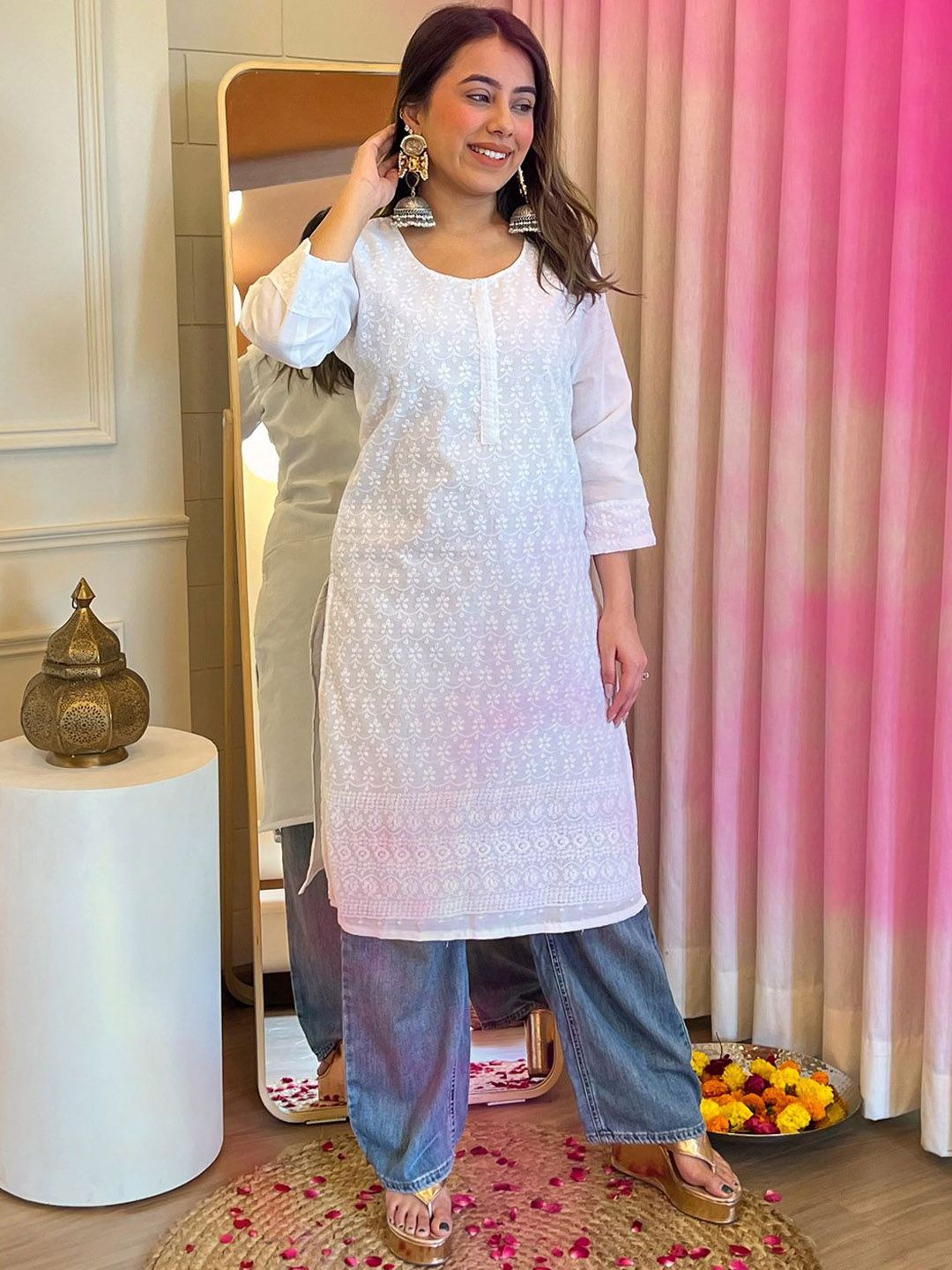 Dhiyona IE Floral Embroidered Straight Kurta