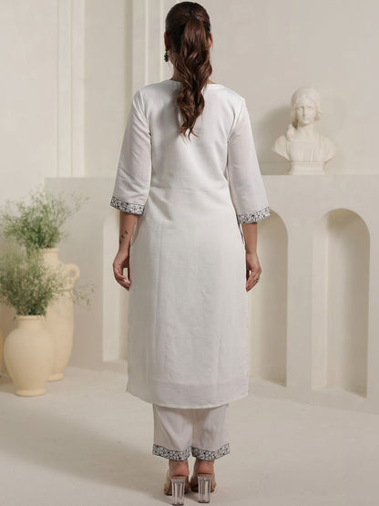 Women Floral Printed Regular Kurta with Trousers & With Dupatta