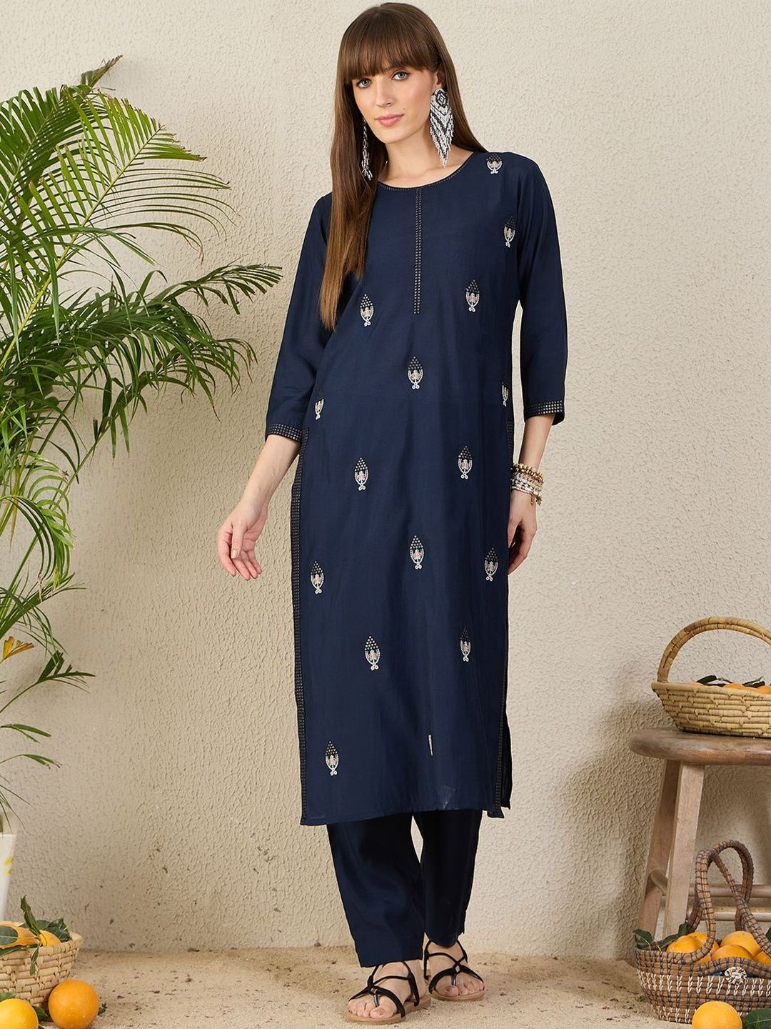 Ethnic Motifs Embroidered Straight Kurta With Trouser