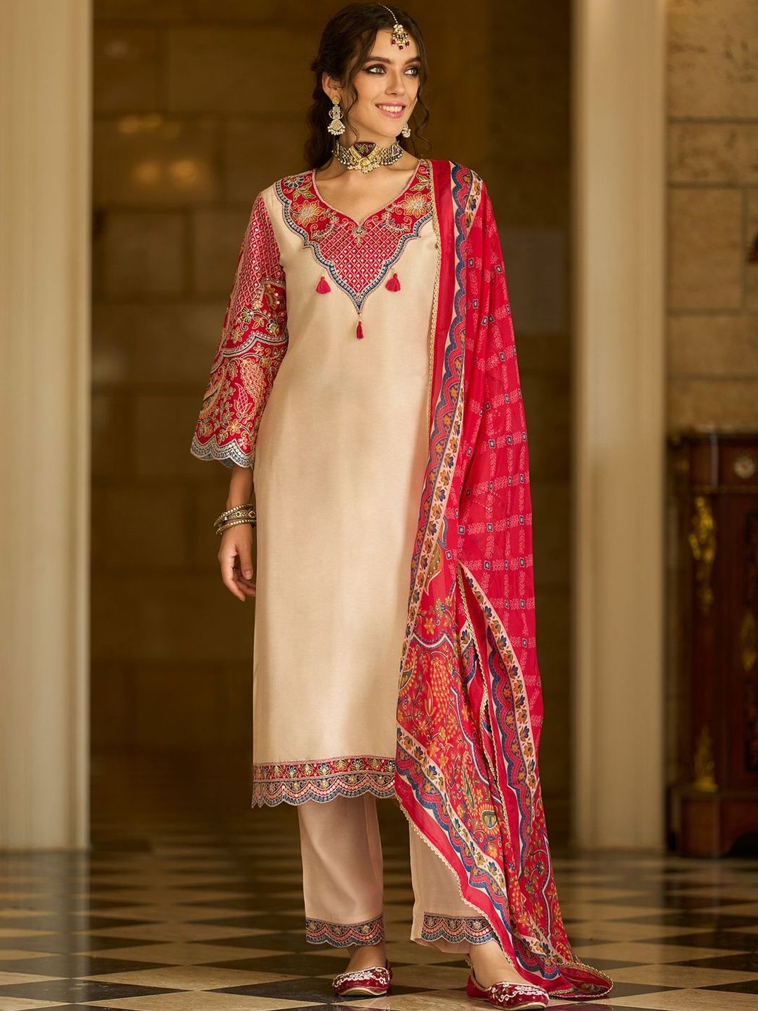 Dhiyona IE Ethnic Motifs Printed V-Neck Thread Work Kurta With Trousers & Dupatta