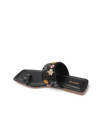 Dhiyona AK Women Embroidered One Toe Flats