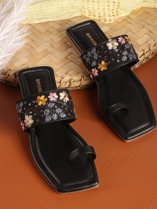 Dhiyona AK Women Embroidered One Toe Flats