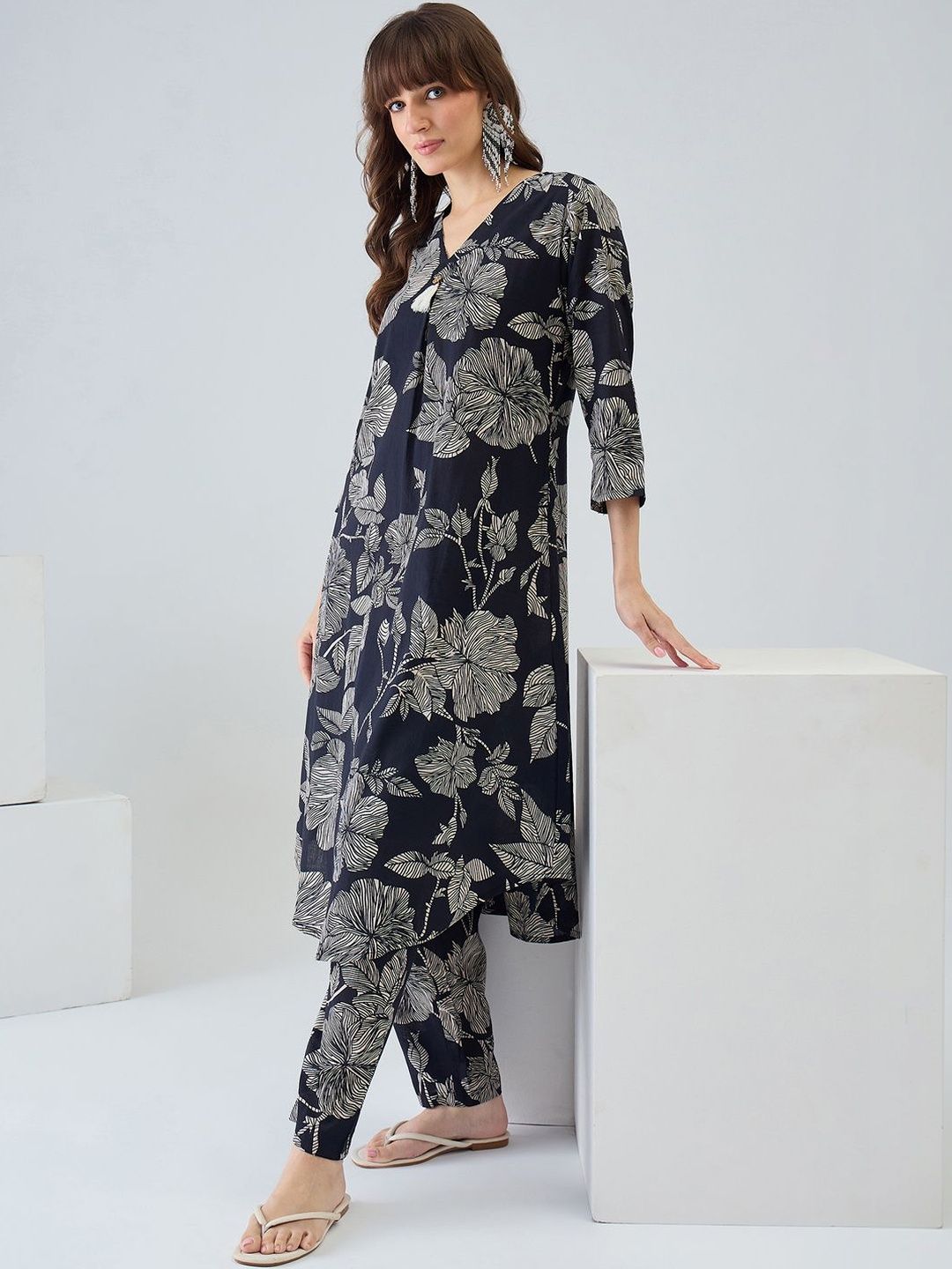Dhiyona IE Women Floral Printed Regular Pure Cotton Kurta with Trousers
