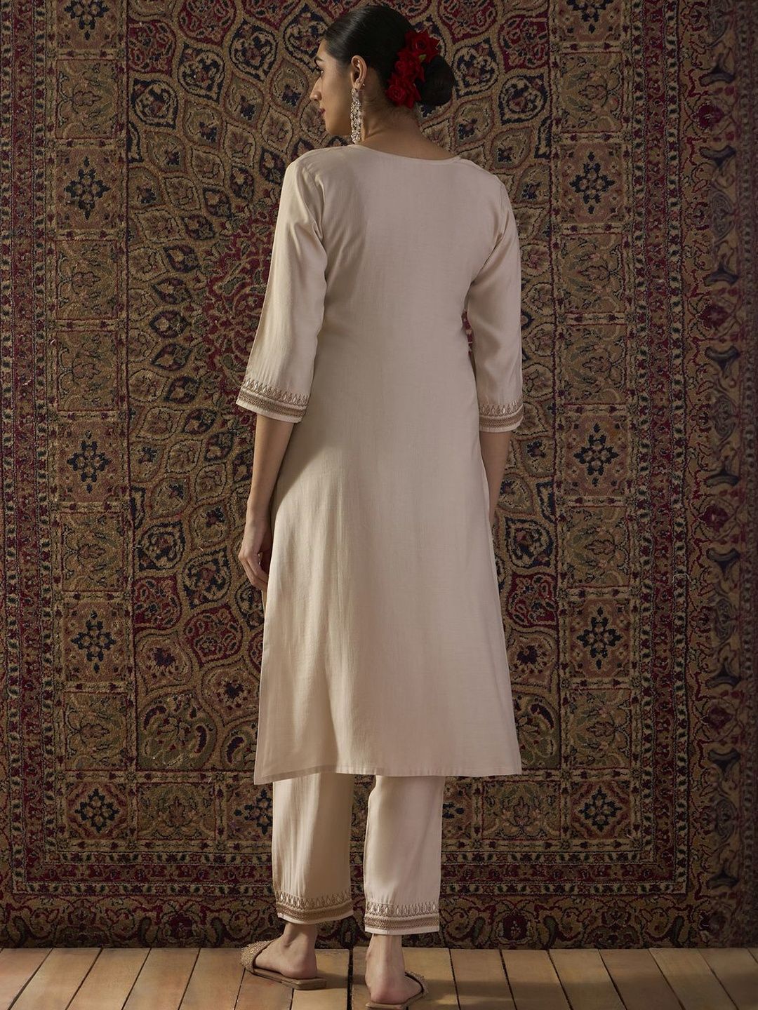 Ethnic Motifs Embroidered Thread Work Straight Kurta With Trouser