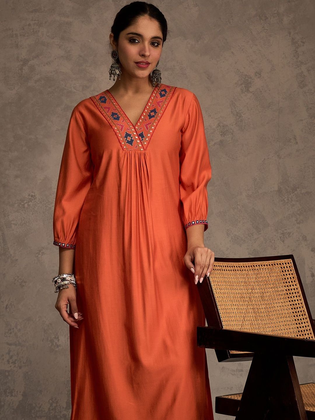 Women Ethnic Motifs Embroidered Regular Thread Work Kurta with Trouser