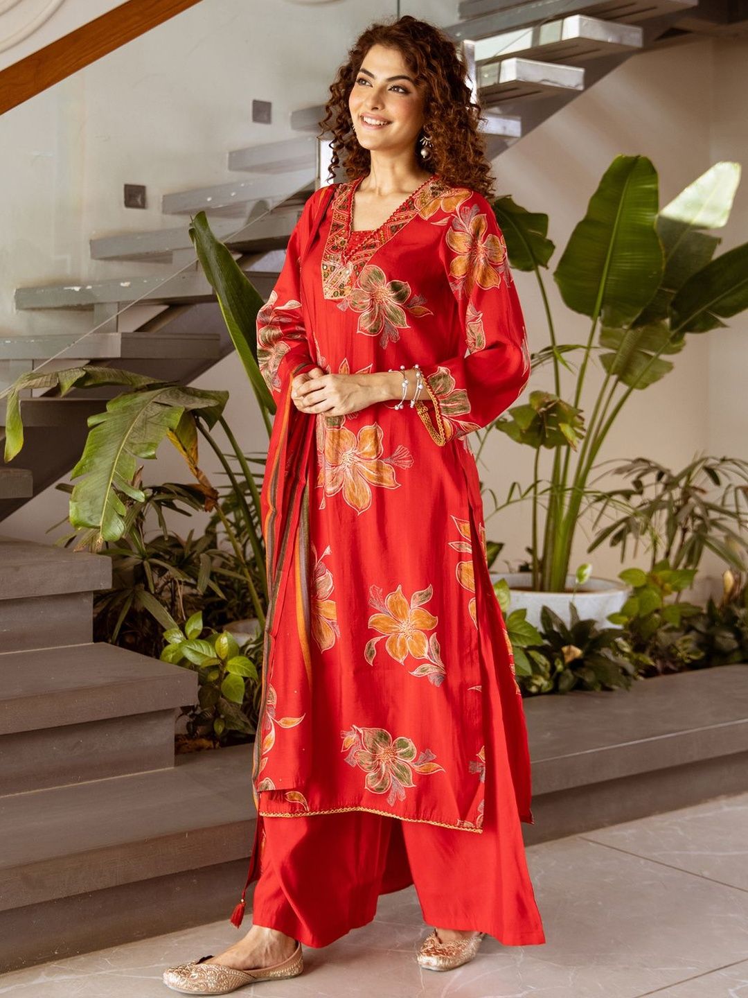 Women Floral Printed Kurta with Palazzos & Dupatta