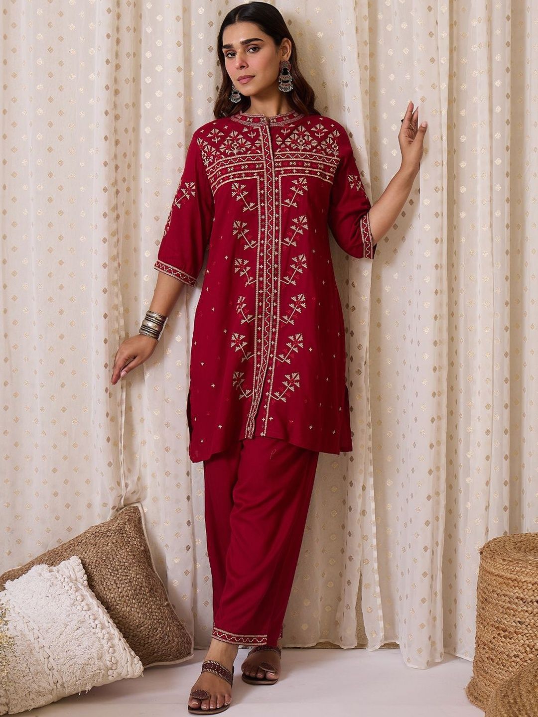 Women Geometric Embroidered Kurta with Trousers