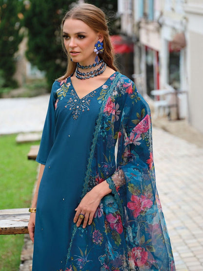 Women Floral Embroidered Kurta with Trousers & Dupatta