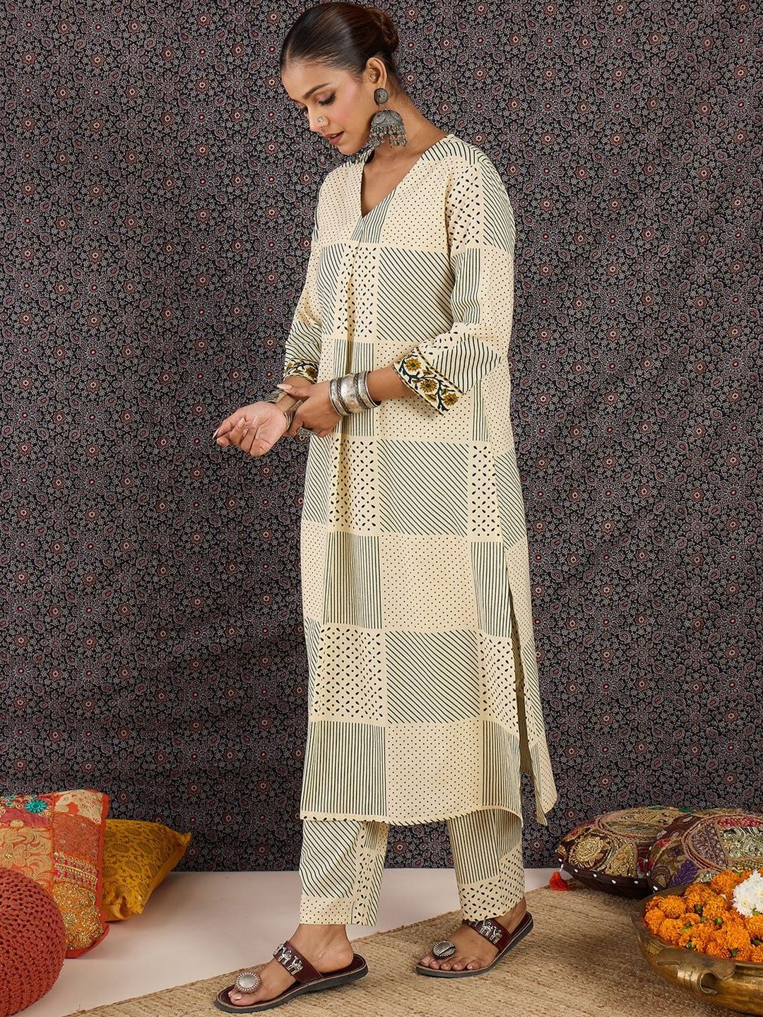 Dhiyona IE Printed V-Neck Three-Quarter Sleeves Pure Cotton Tunic And Trousers
