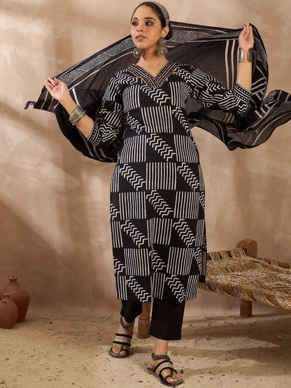 Women Printed Regular Thread Work Pure Cotton Kurta with Trousers & With Dupatta