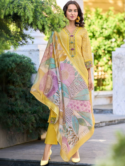 Women Ethnic Motifs Printed Regular Thread Work Linen Kurta with Trousers & With Dupatta