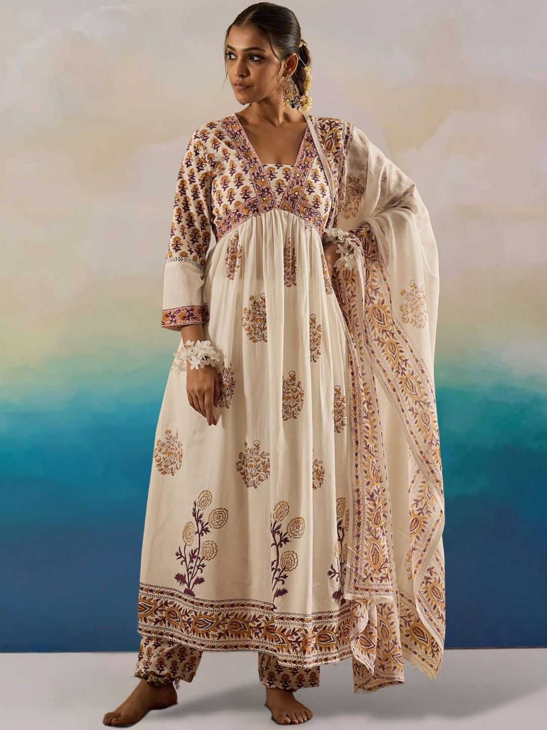 Dhiyona IE Women Floral Printed Empire Pure Cotton Kurta with Trousers & With Dupatta