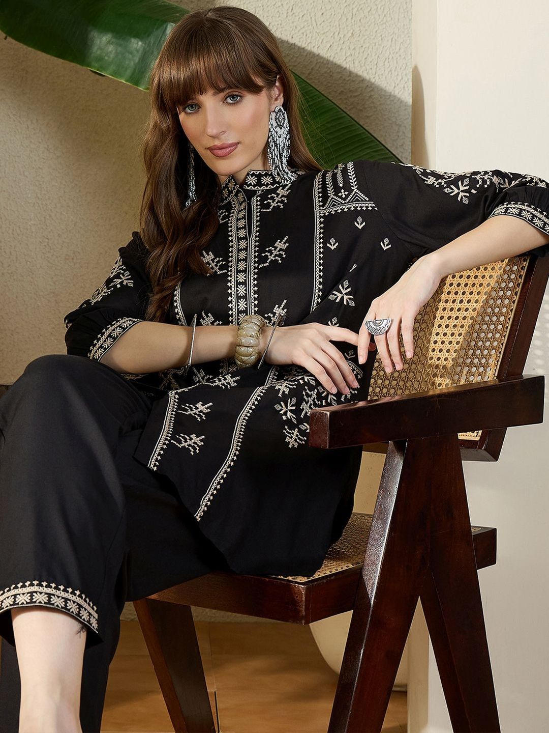 Women Ethnic Motifs Embroidered Regular Thread Work Kurta with Trousers