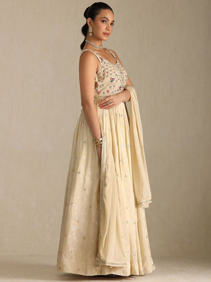 Dhiyona SO Women's Women Floral Embroidered Regular Zardozi Kurta with Churidar & With Dupatta