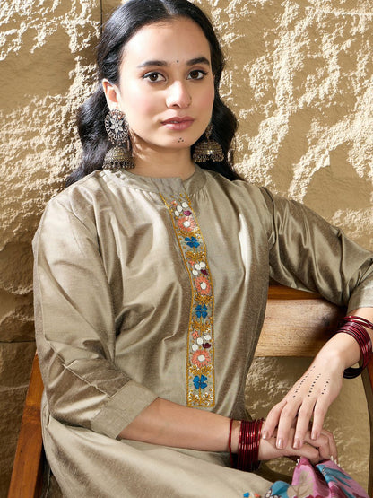 Dhiyona IE Women Floral Embroidered Regular Thread Work Kurta with Trousers & Dupatta