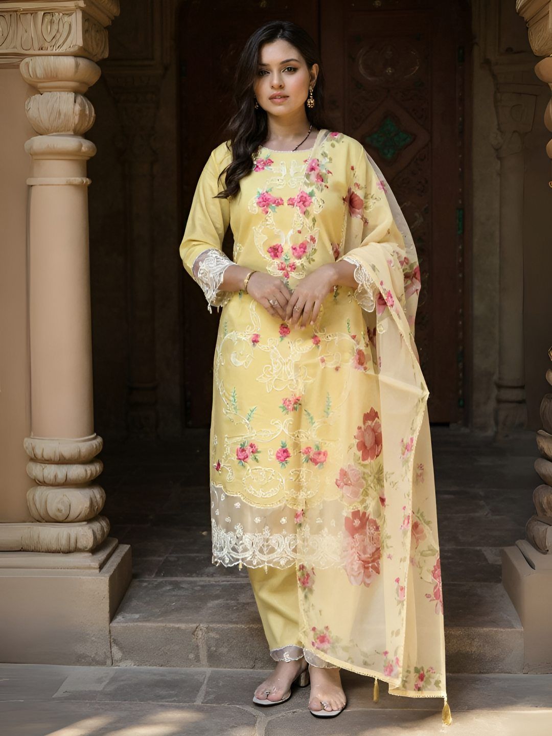 Dhiyona IE Women's Women Floral Printed Regular Thread Work Kurta with Trousers & Dupatta