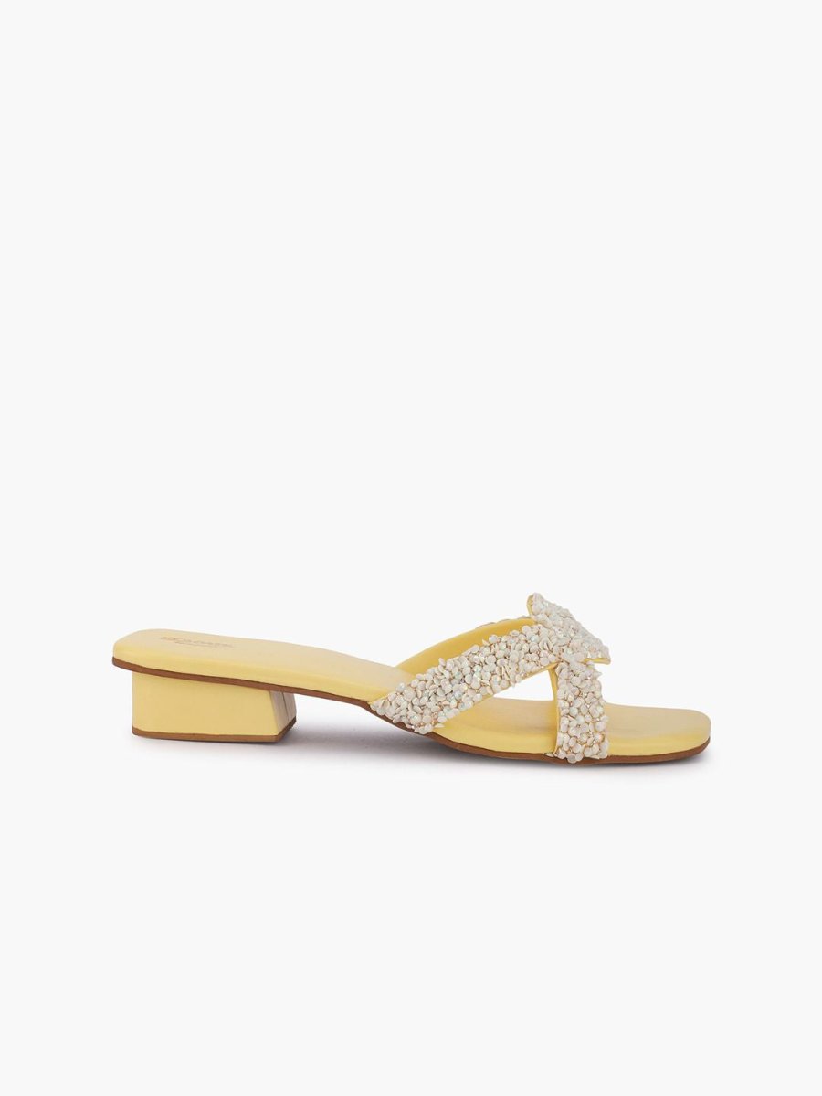 Dhiyona AK Women Printed Open Toe Flats