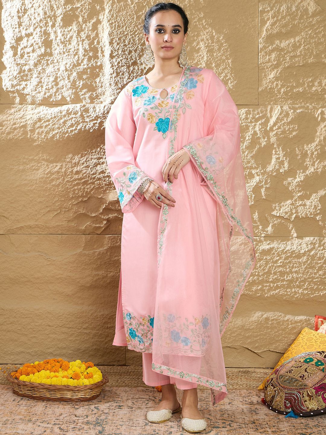Dhiyona IE Women Floral Embroidered Regular Thread Work Kurta with Trousers & With Dupatta