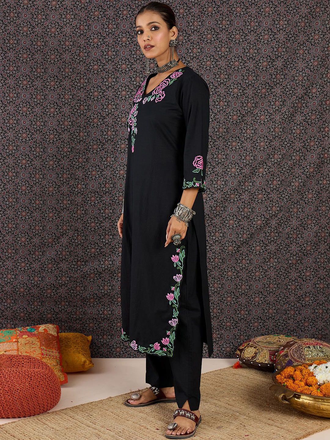Women Floral Embroidered Regular Thread Work Pure Cotton Kurta with Trousers