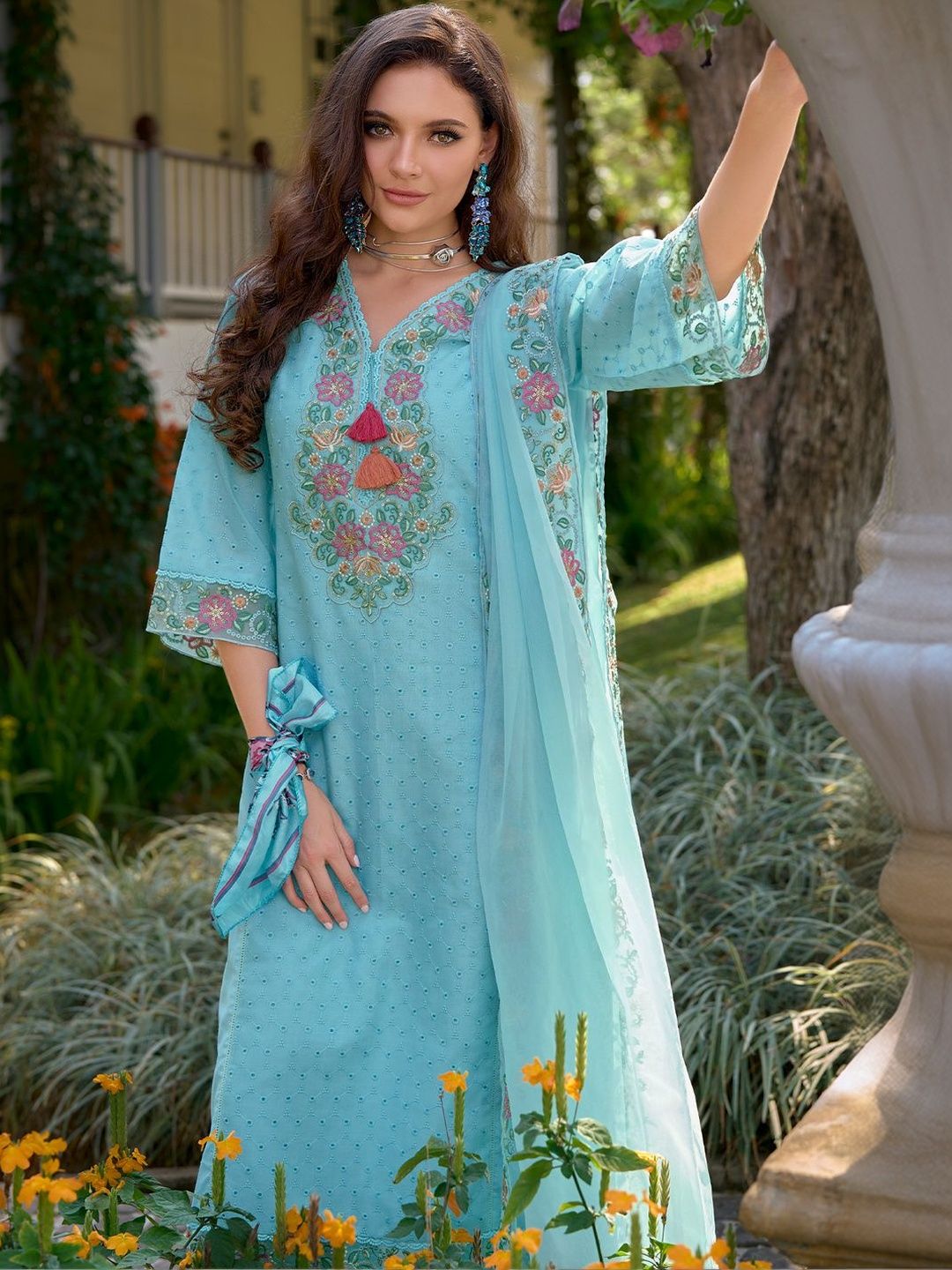 Women Floral Embroidered Regular Thread Work Pure Cotton Kurta with Trousers & With Dupatta