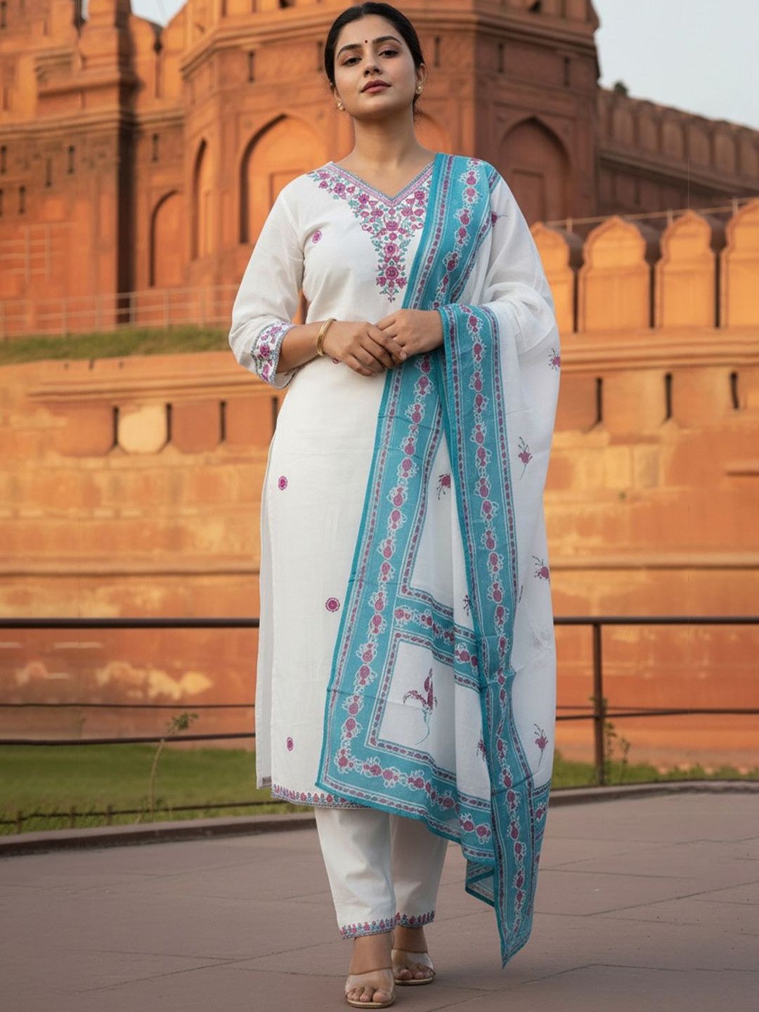 Women Embroidered Thread Work Pure Cotton Kurta with Trousers & With Dupatta