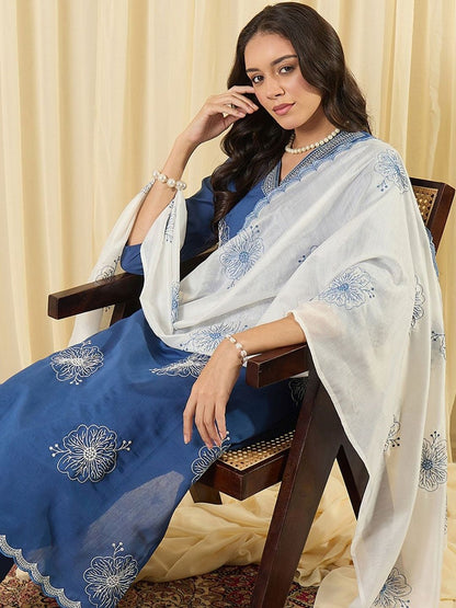 Women Floral Embroidered Regular Thread Work Kurta with Trousers & With Dupatta