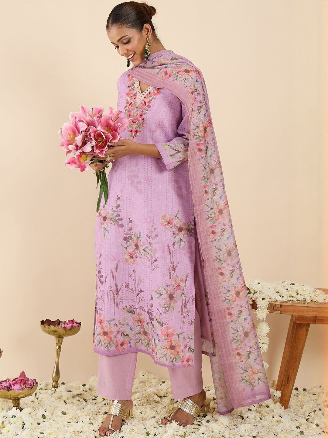 Dhiyona IE Women Floral Printed Regular Thread Work Linen Kurta with Trousers & With Dupatta