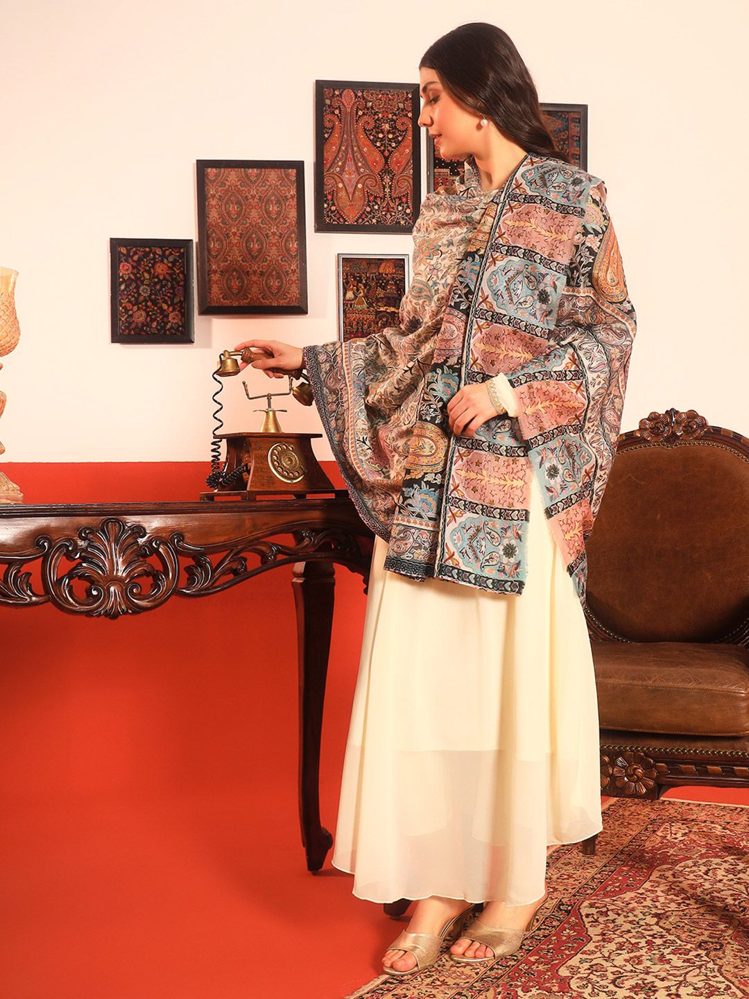 Dhiyona PA Guldasta Fine Wool Kalamkari Paisley Embroidered Shawl