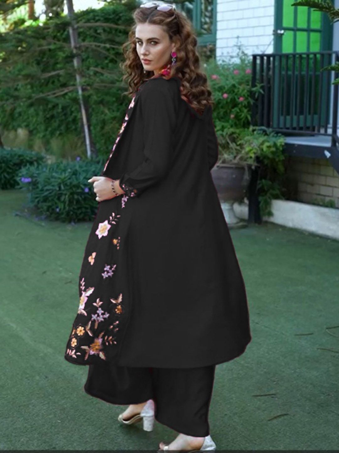 Women Floral Embroidered Regular Beads and Stones Kurta with Palazzos