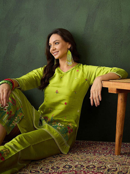 Dhiyona SN Women's Green Floral Embroidered V-Neck Kurta With Trousers