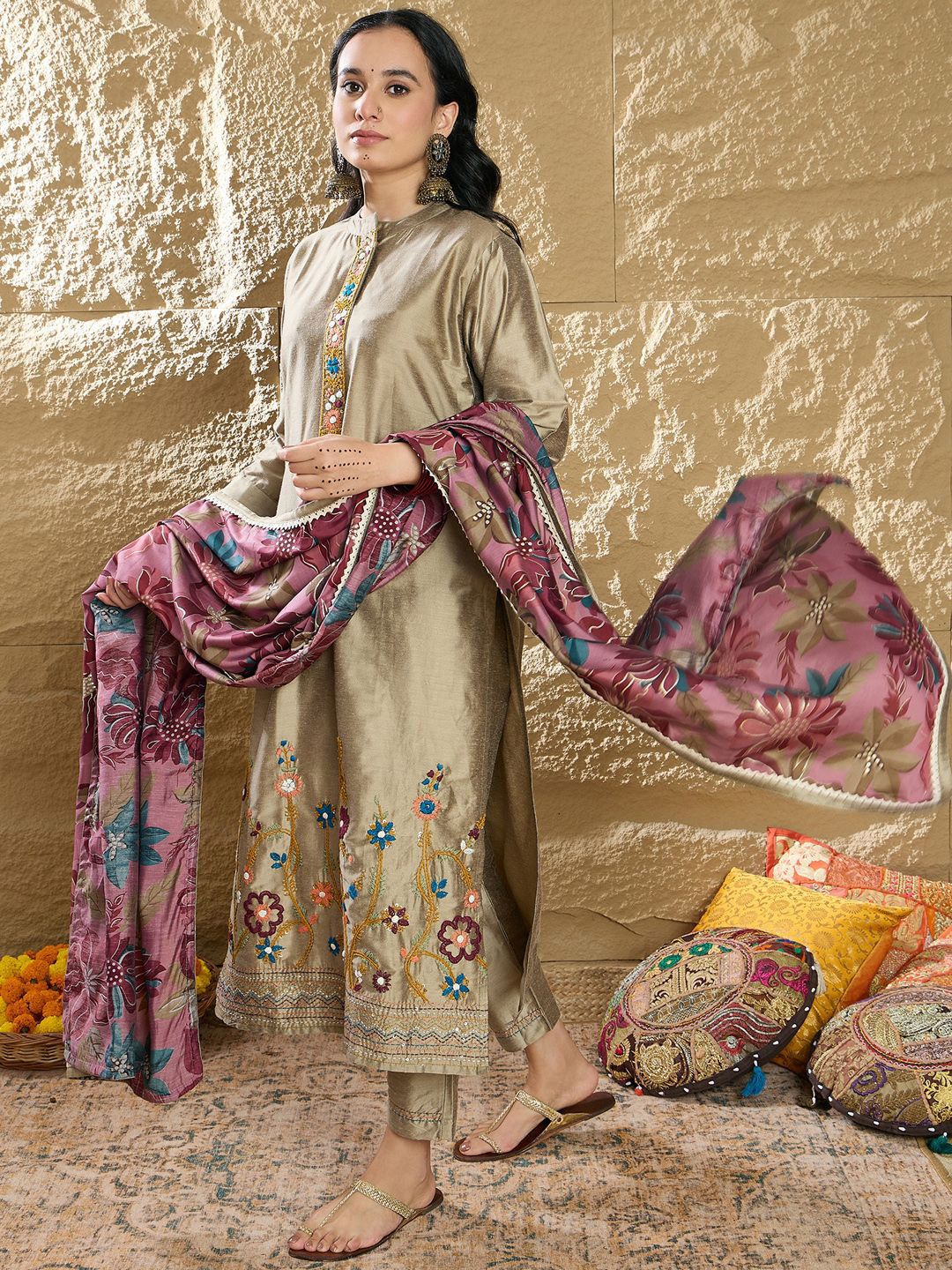Dhiyona IE Women Floral Embroidered Regular Thread Work Kurta with Trousers & Dupatta