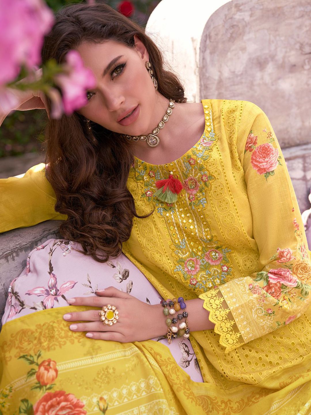 Women Floral Embroidered Thread Work Kurta with Trousers & With Dupatta